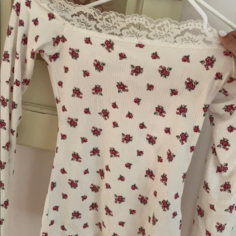 Long sleeve lace